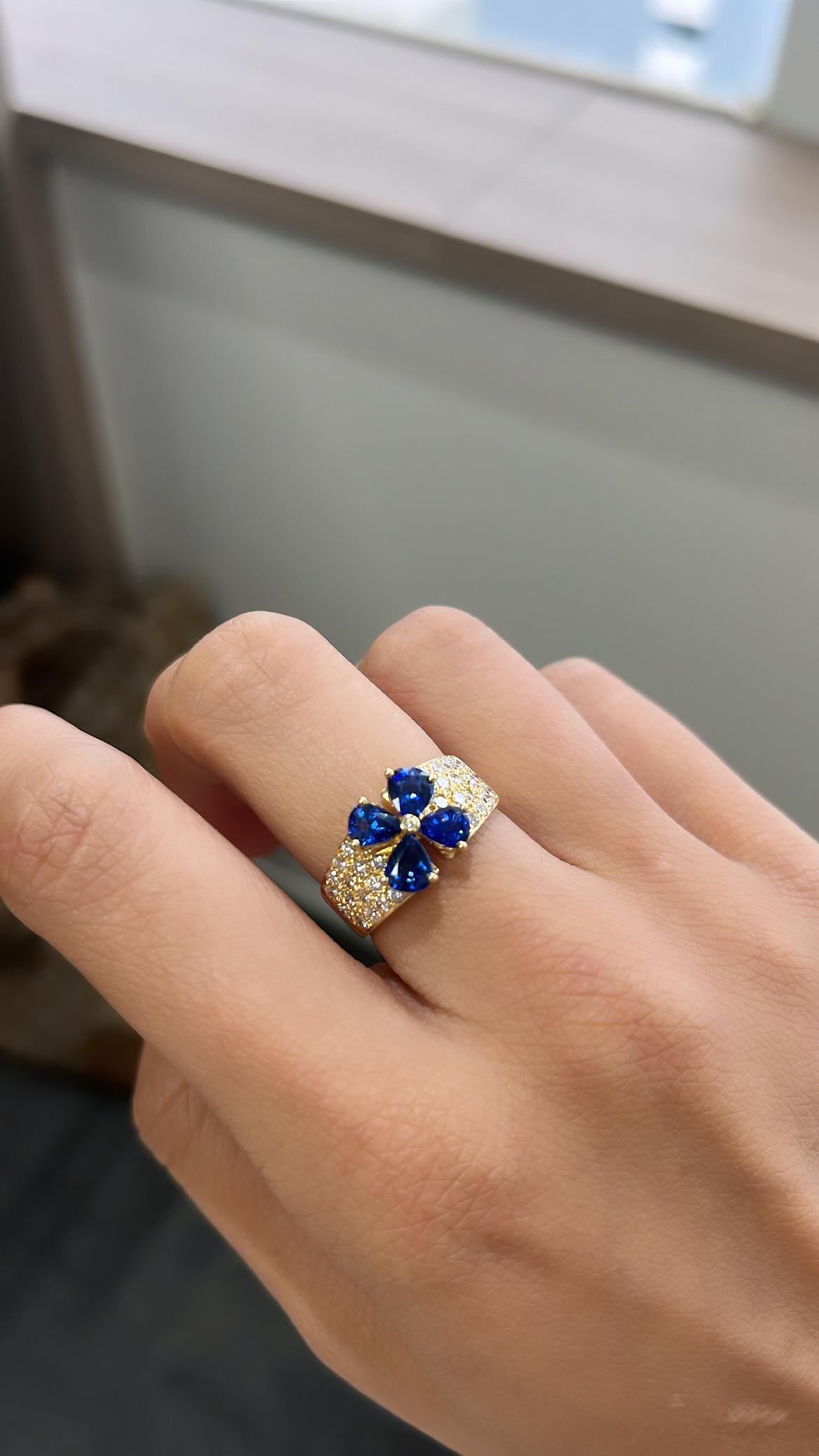Natural, Blue Sapphire & Diamonds Band/ Cocktail Ring set in 18K Yellow Gold In New Condition For Sale In Hong Kong, HK