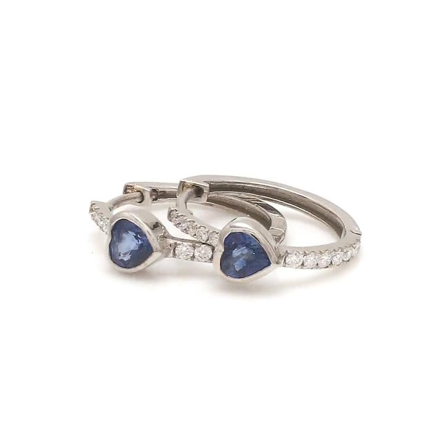 Orecchini a cerchio con diamante e zaffiro blu - oro  Orecchini a cuore in oro con zaffiro blu Nature  Mini orecchini con diamante e zaffiro blu, oro

DETTAGLI DELLA GEMMA :
✦ Pietra preziosa: Zaffiro blu
✦ Tipo di gemma : Nature
✦ Dimensione della