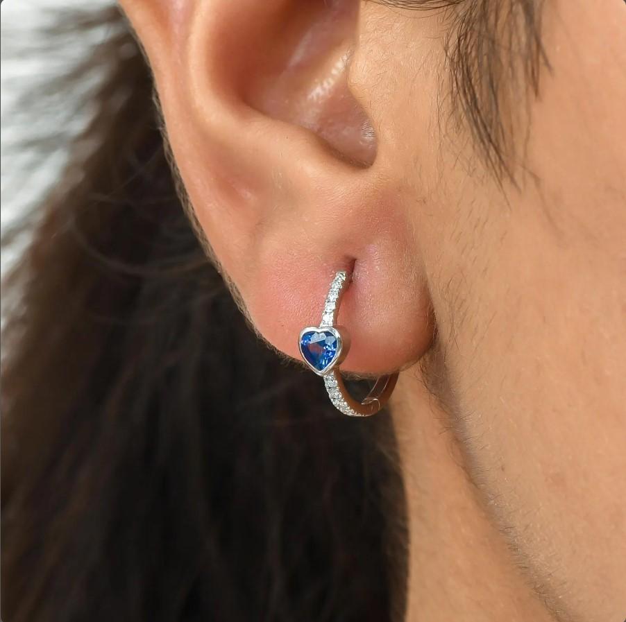 Orecchini con zaffiri blu Nature in oro 14k In condizioni Nuovo in vendita a New York, NY