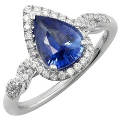 Zafiro Azul Natural Gema 1,44 quilates en Anillo de Oro Blanco de 14 quilates con Diamantes