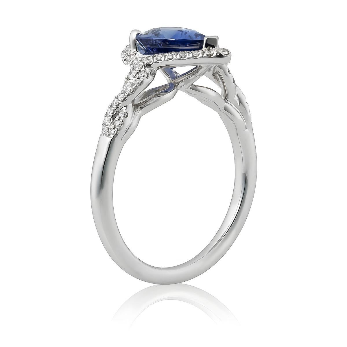 Taglio misto Gemma di zaffiro blu naturale da 1,56 carati in anello d'oro bianco 14K con diamanti in vendita