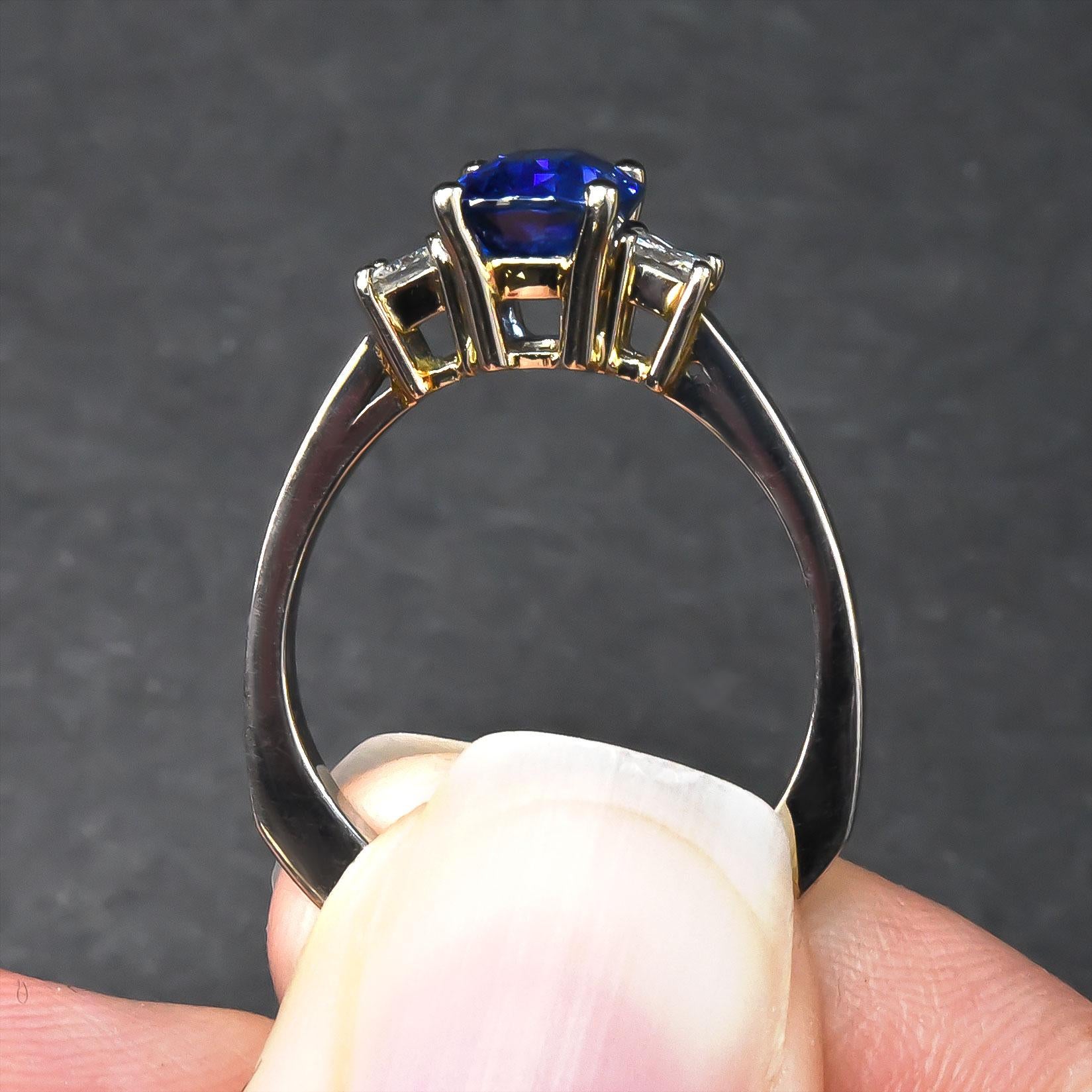 Natural Blue Sapphire Gemstone 2.17 cts in 14KWG Ring with Diamonds / GIA Report For Sale 2