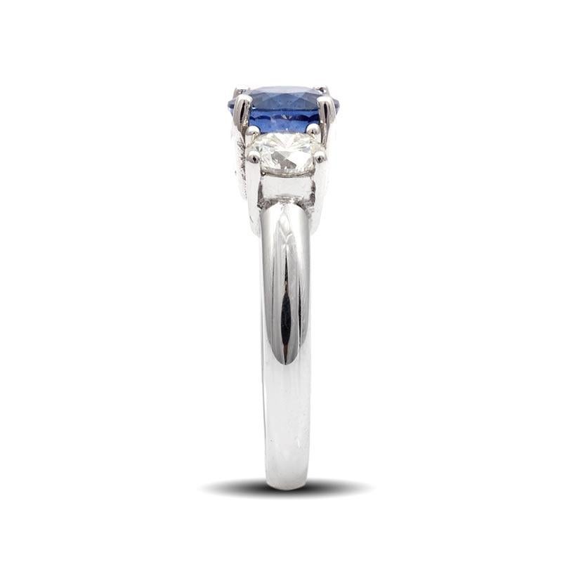 Gemma di zaffiro blu naturale da 2,27 carati in anello d'oro bianco 18 carati con diamanti In condizioni Nuovo in vendita a Los Angeles, CA