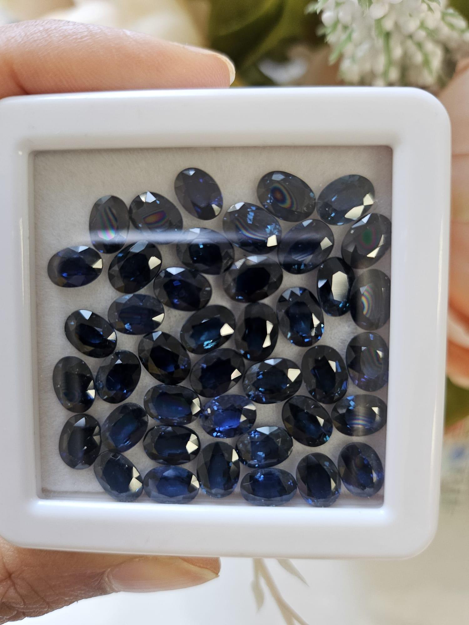 Natürlicher Blauer Saphir Edelstein Oval Facettenschliff Loser Edelstein für Schmuck (Ovalschliff) im Angebot