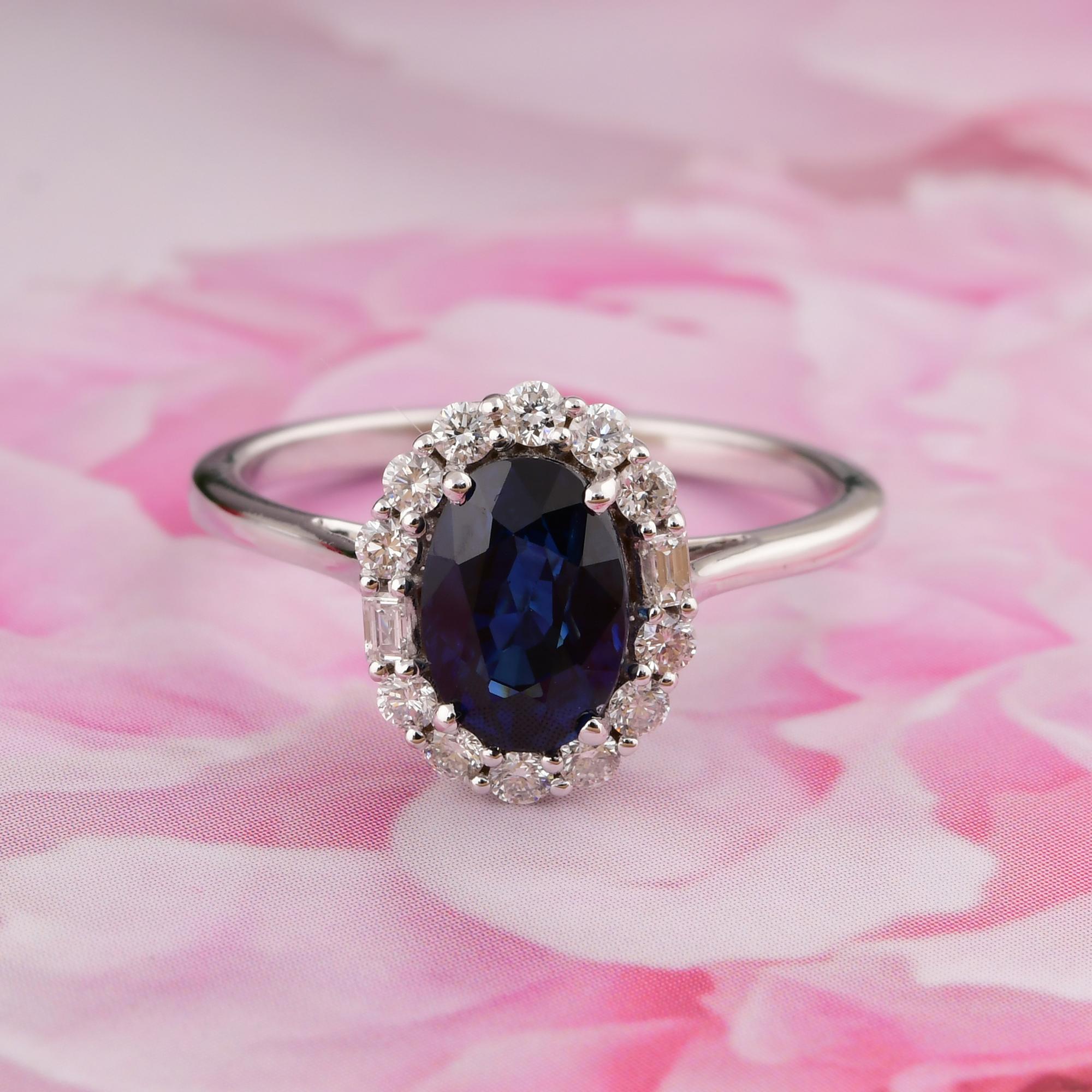 Modern Natural Blue Sapphire Gemstone Ring SI/H Diamond 14 Karat White Gold Jewelry For Sale