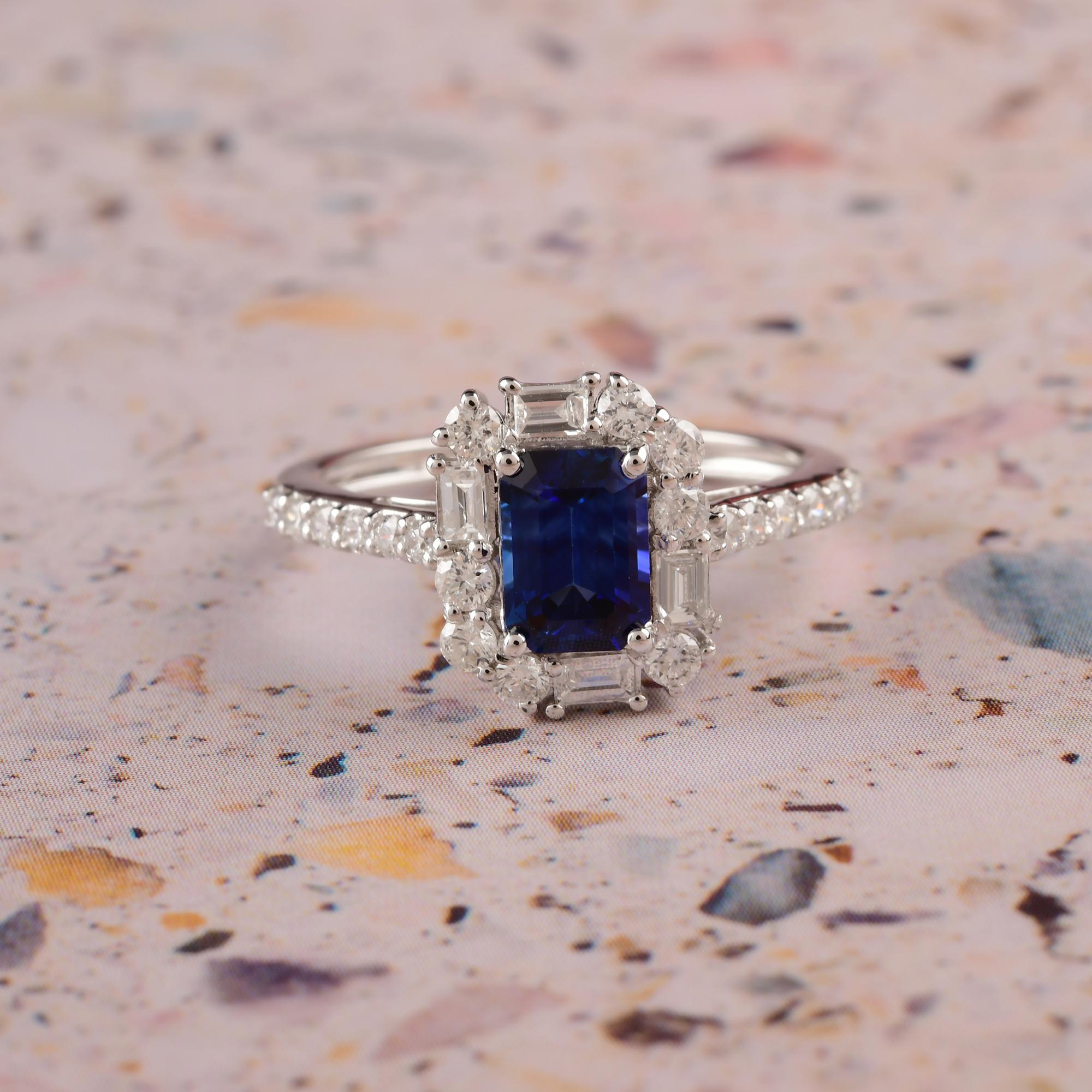 Realizzato in oro a 18 carati, questo squisito anello è impreziosito da uno zaffiro blu da 1,19 carati e da 0,62 carati di diamanti scintillanti.

Segui la vetrina di Spectrum Jewels per vedere le ultime collezioni e i pezzi esclusivi. Spectrum