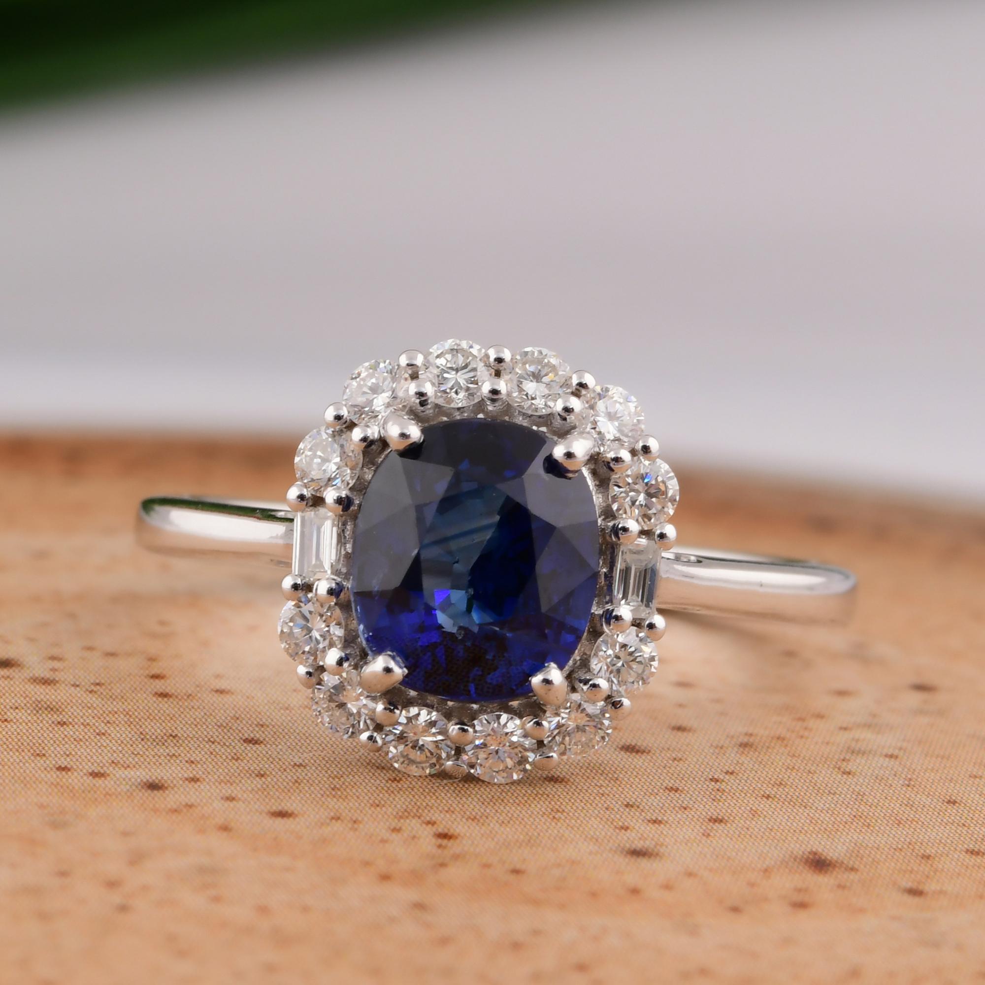 Cushion Cut Natural Blue Sapphire Gemstone Ring SI/H Diamond 18 Karat White Gold Jewelry For Sale