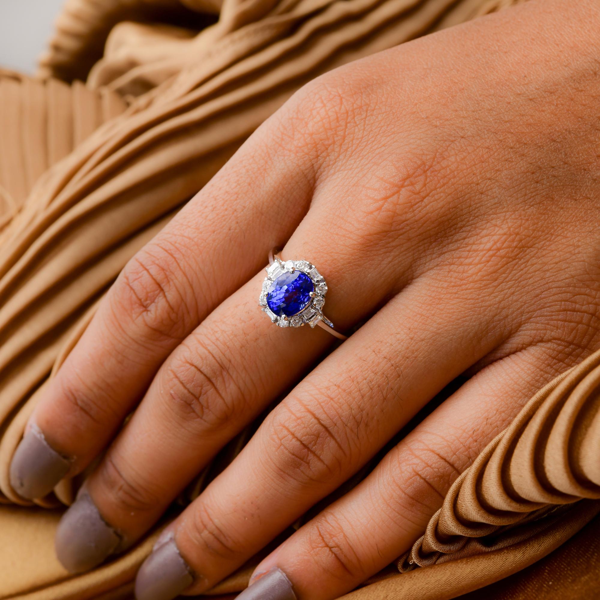 Modern Natural Blue Sapphire Gemstone Ring SI/HI Diamond 14 Karat White Gold Jewelry For Sale
