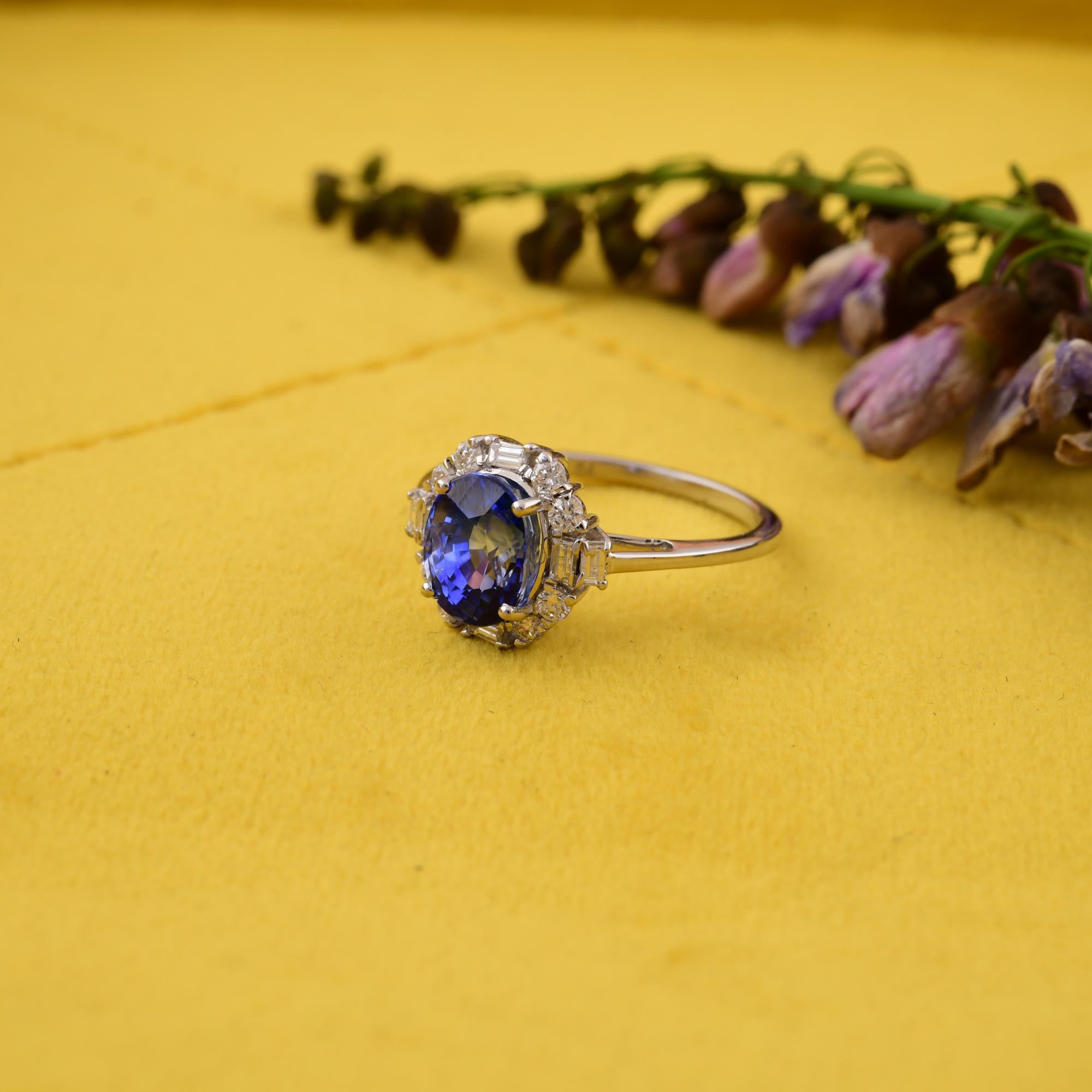 Women's Natural Blue Sapphire Gemstone Ring SI/HI Diamond 18 Karat White Gold Jewelry For Sale