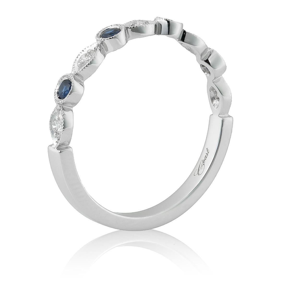 Natural Blue Sapphire Gemstones 0.14 carats in 14K White Gold Ring with Diamonds In New Condition In Los Angeles, CA