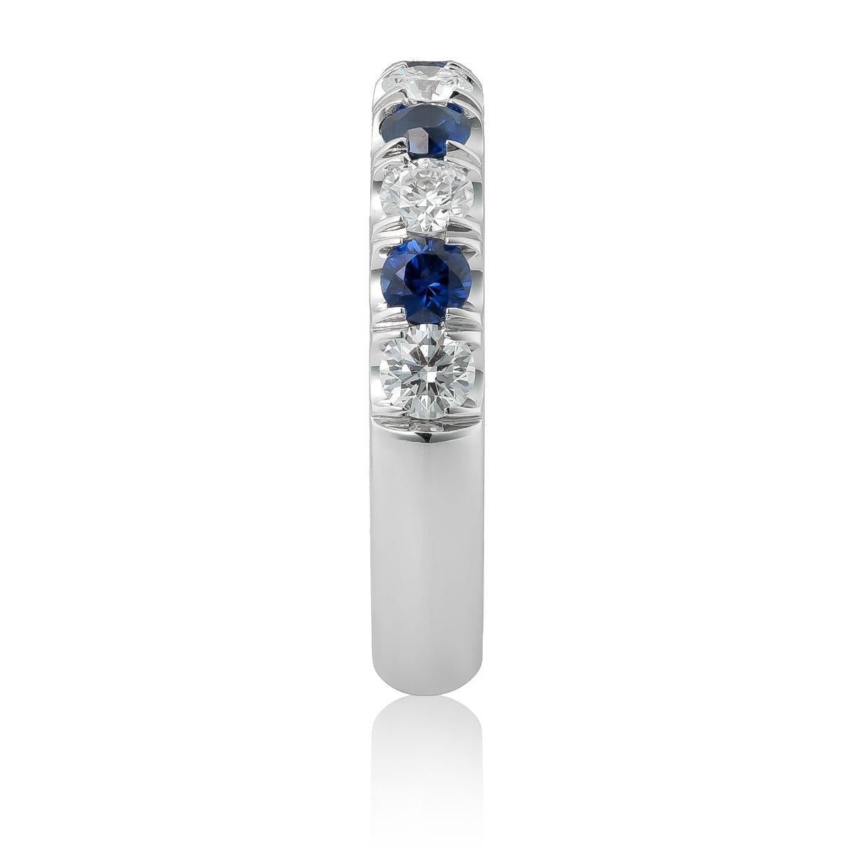 Natural Blue Sapphire Gemstones 0.44 carats in 14K White Gold Ring with Diamonds In New Condition For Sale In Los Angeles, CA