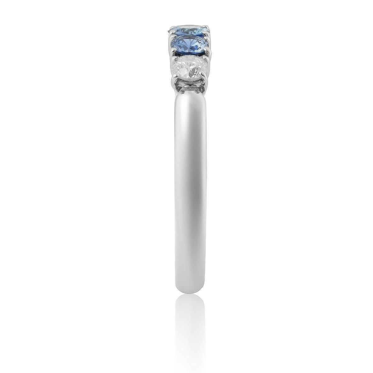 Natural Blue Sapphire Gemstones 0.52 carats in 18K White Gold Ring with Diamonds In New Condition For Sale In Los Angeles, CA
