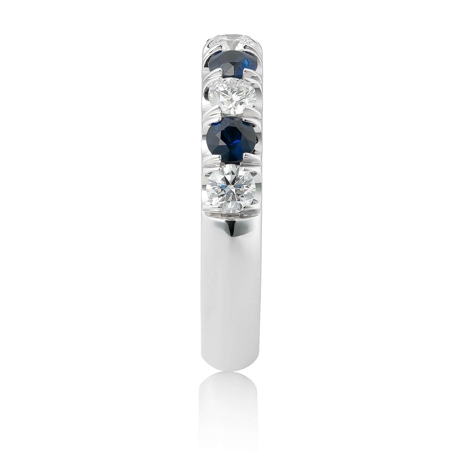 Natural Blue Sapphire Gemstones 0.56 carats in 14K White Gold Ring w Diamonds In New Condition For Sale In Los Angeles, CA