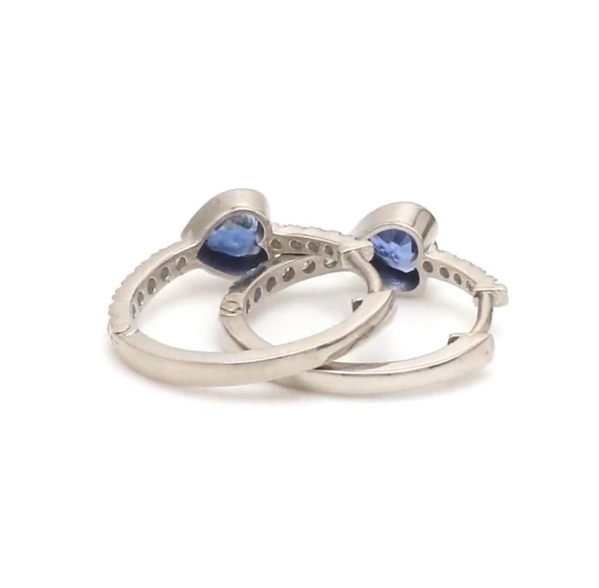 Taglio Asscher Natural blue sapphire heart earrings in 14k gold in vendita