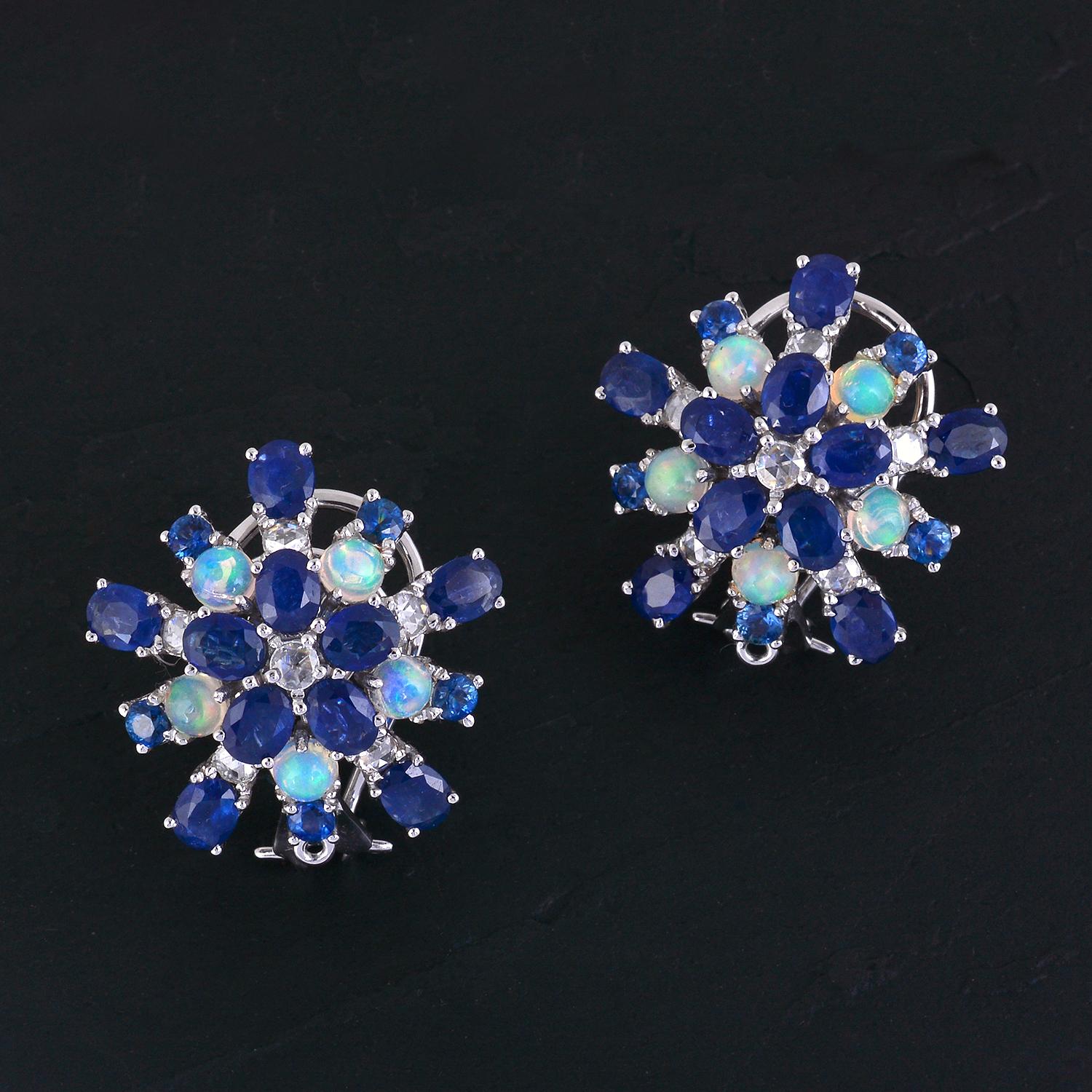 Questo è un orecchino con zaffiro blu naturale e opale con diamante in oro 18 carati. Gli zaffiri blu sono di altissima qualità e i diamanti di ottima qualità, la purezza è vsi e il colore G

Zaffiro blu: 7,90 carati
Opale: 1,72 carati
Diamante: