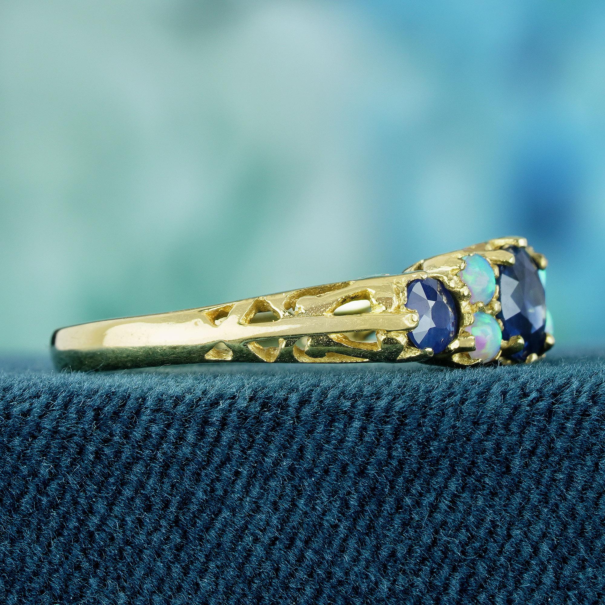 Filigraner Vintage-Ring aus massivem 9 Karat Gelbgold mit natürlichem blauem Saphir und Opal im Vintage-Stil (Rundschliff) im Angebot