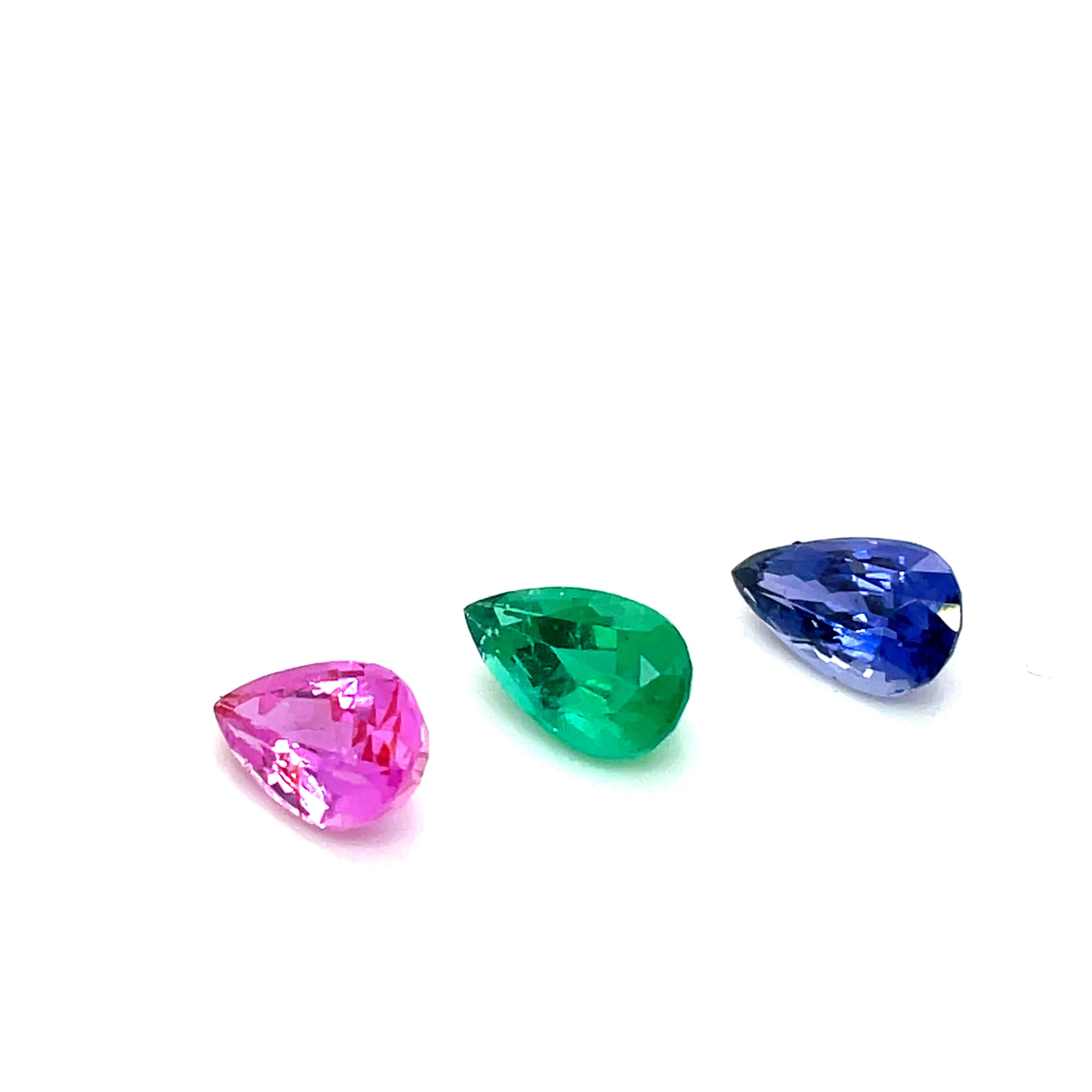 Natural Blue Sapphire Pear and Pink Sapphire Pear & Emerald Pear Loose Gemstones In New Condition For Sale In Hong Kong, HK