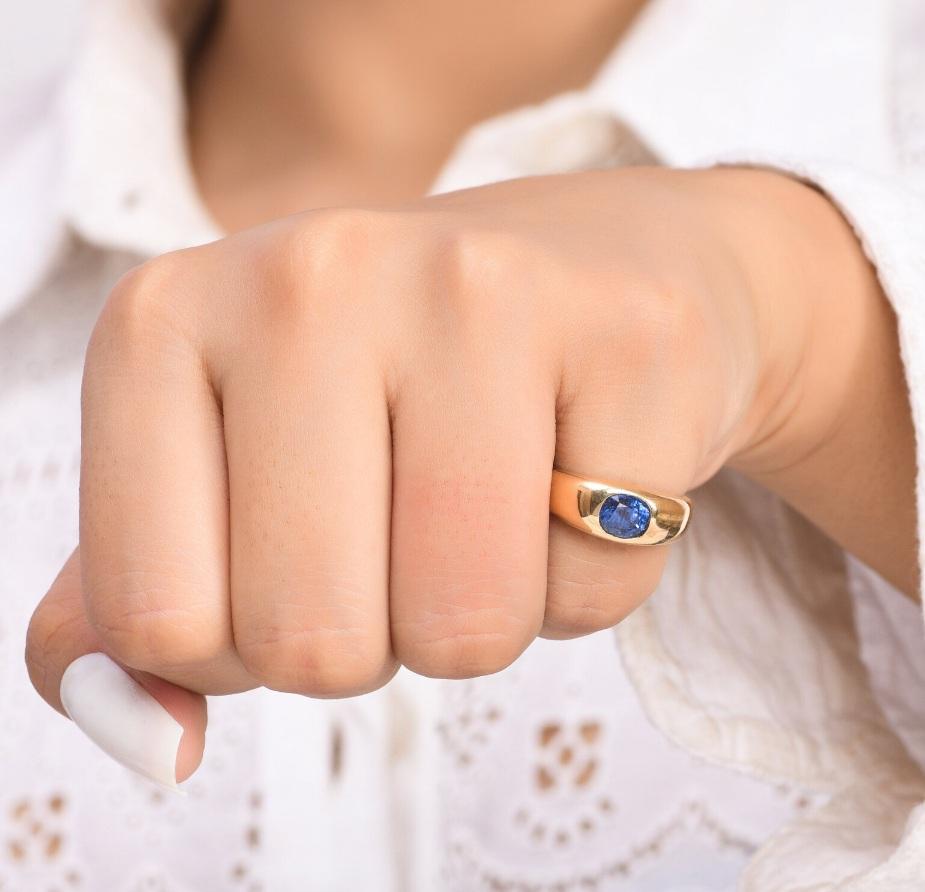 Natural Blue sapphire ring in 18k gold In condizioni Nuovo in vendita a jaipur, IN