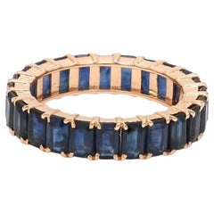 Natural blue sapphire ring in 18k gold