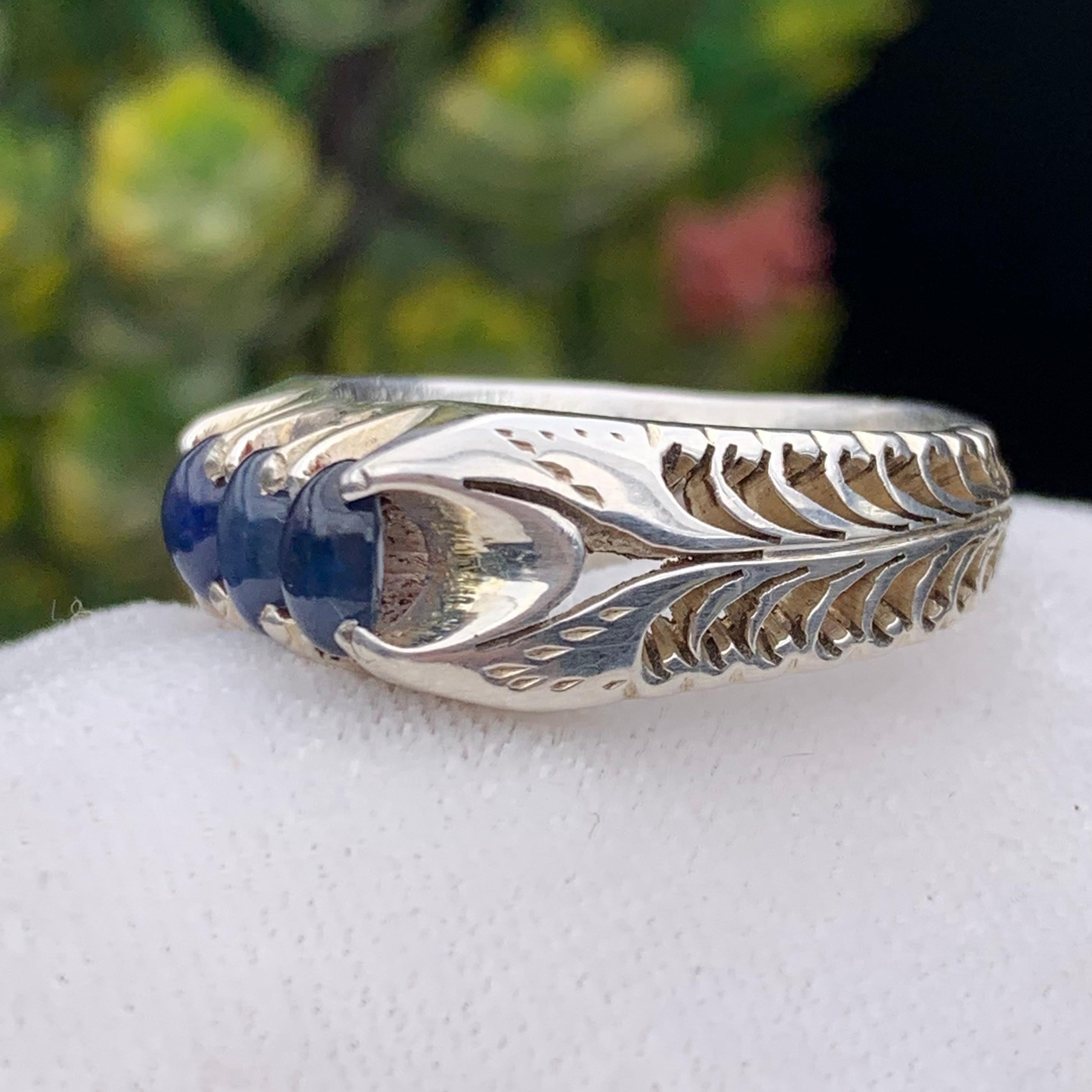 Anello con zaffiro blu naturale in argento 925 inciso a mano in stile vintage in vendita 8