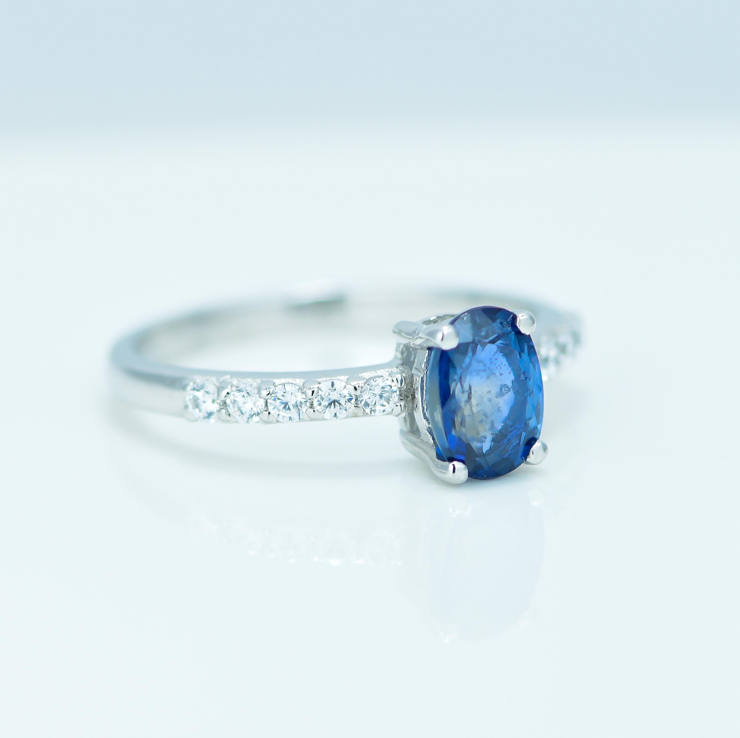 A beautifully designed Natural Blue Sapphire silver ring, 

Specifications 

Ring metal - 925 Silver
Ring Size - 6 US

Centre stone type - Natural Blue Sapphire
Centre stone size - 7.2 X 5.2 mm (Approx.)
Centre stone weight - 1 ct (Approx)
Centre
