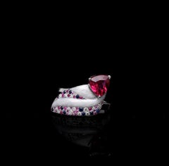Ring aus blauem Saphir, Rubin, rosa Saphir, Turmalin und Diamant aus 18 Karat Gold