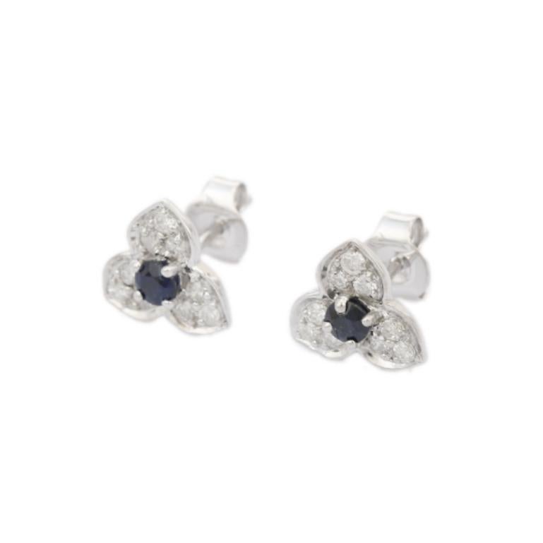 Modern Natural Blue Sapphire Diamond Trillium Flower Stud Earrings in Sterling Silver For Sale