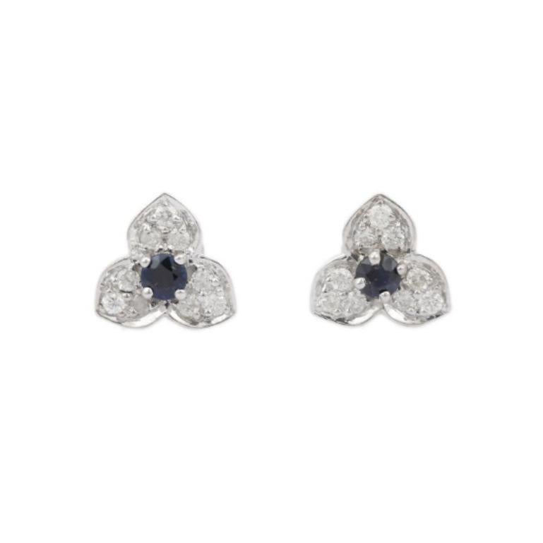 Natural Blue Sapphire Diamond Trillium Flower Stud Earrings in Sterling Silver In New Condition For Sale In Houston, TX