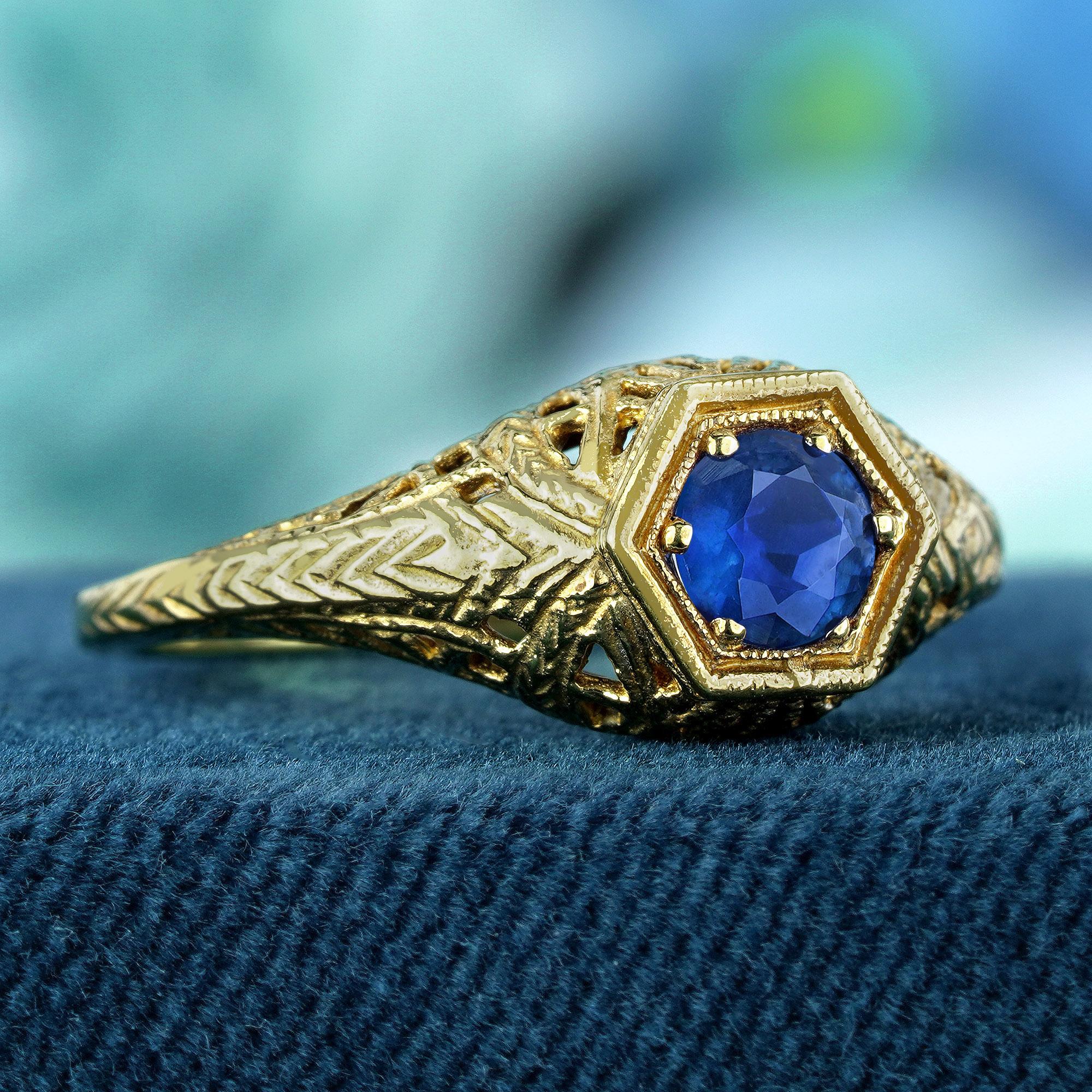 Édouardien Bague de fiançailles filigrane de style vintage en or jaune 9 carats avec saphir bleu naturel en vente