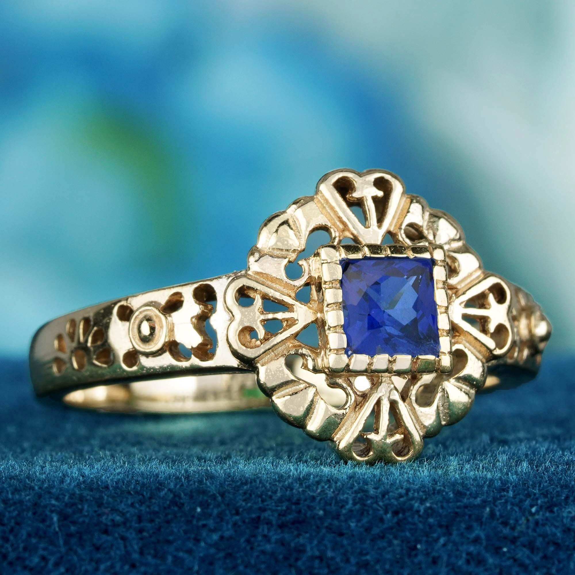 Édouardien Bague filigrane de style vintage en or jaune massif 9 carats avec saphir bleu naturel en vente
