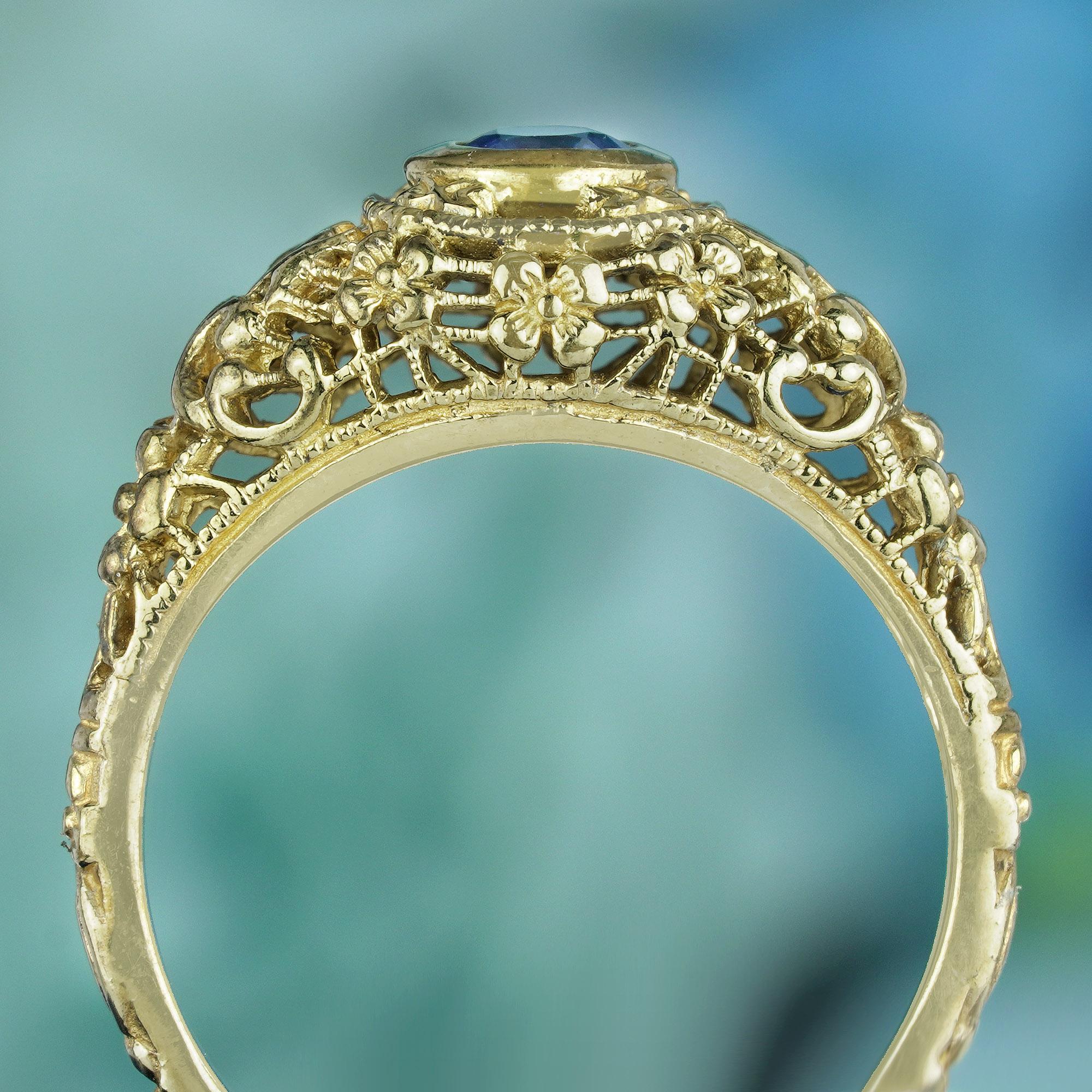Filigraner Vintage-Ring aus massivem 9K Gelbgold mit natürlichem blauem Saphir im Vintage-Stil im Zustand „Neu“ im Angebot in Bangkok, TH