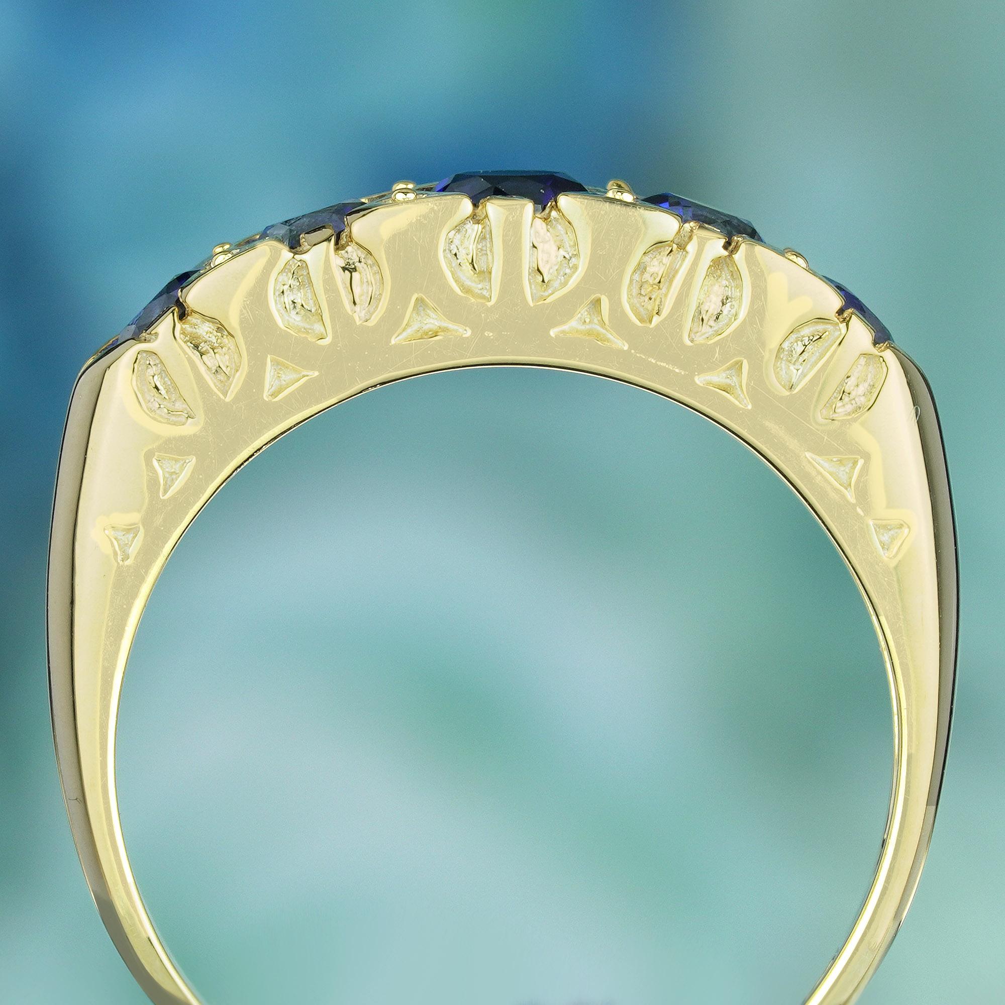 Natürlicher blauer Saphir Vintage-Stil fünf Stein Ring in massivem 9K Gelbgold im Zustand „Neu“ im Angebot in Bangkok, TH