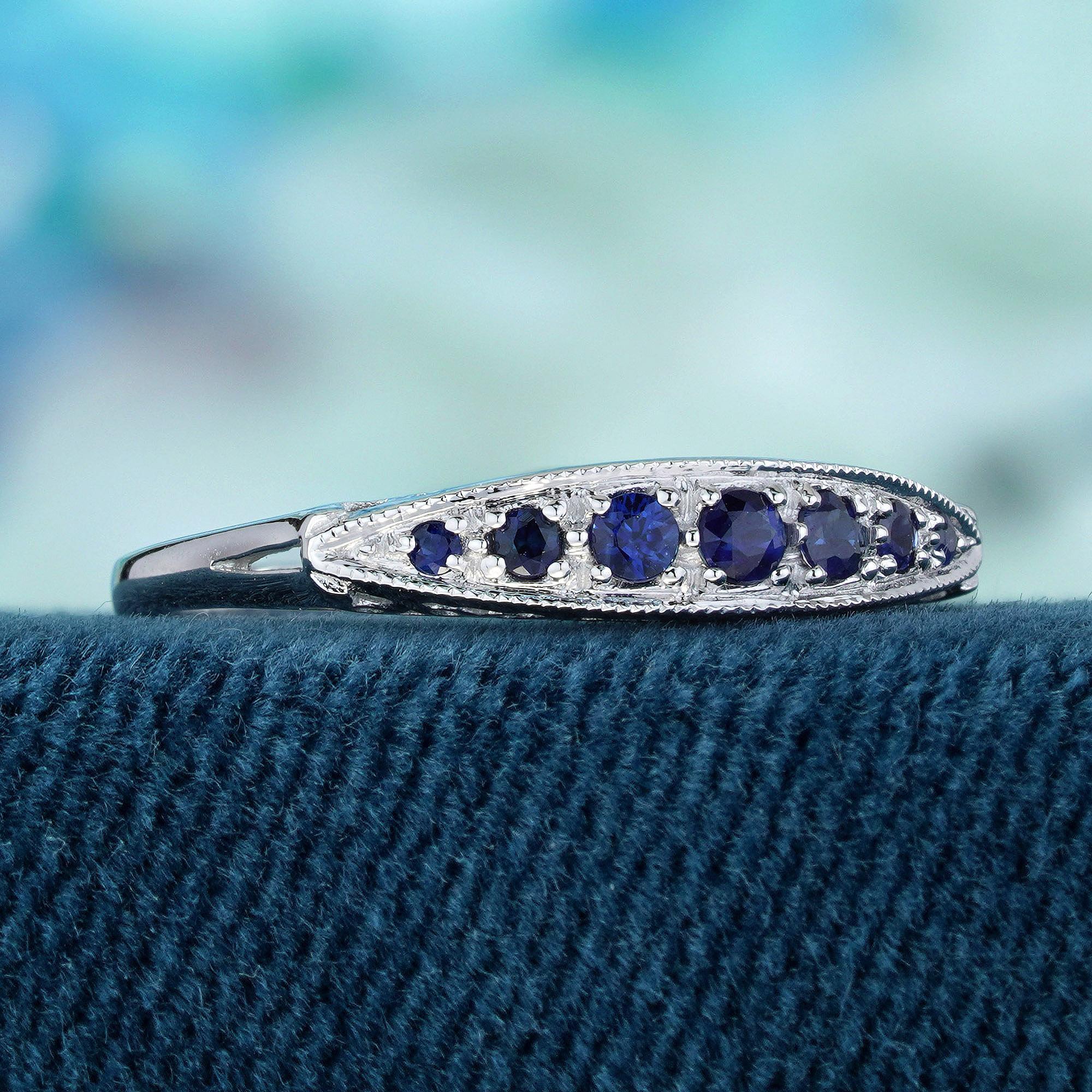 Édouardien Bague de style vintage en or blanc massif 9 carats avec saphir bleu naturel en vente