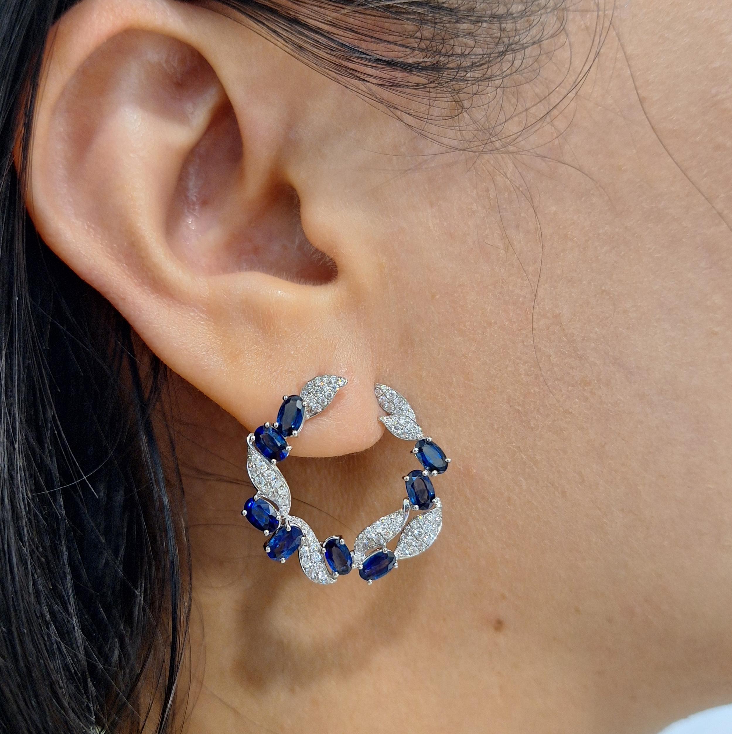 Natürlicher Blauer Saphir Weißer Diamant 18K Gold Ohrringe (Ovalschliff) im Angebot