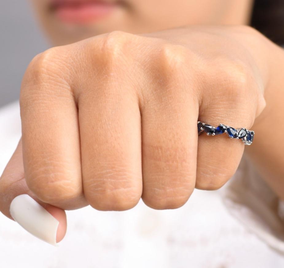 Taglio Asscher Natural blue sapphire zig zag ring in 18k gold in vendita