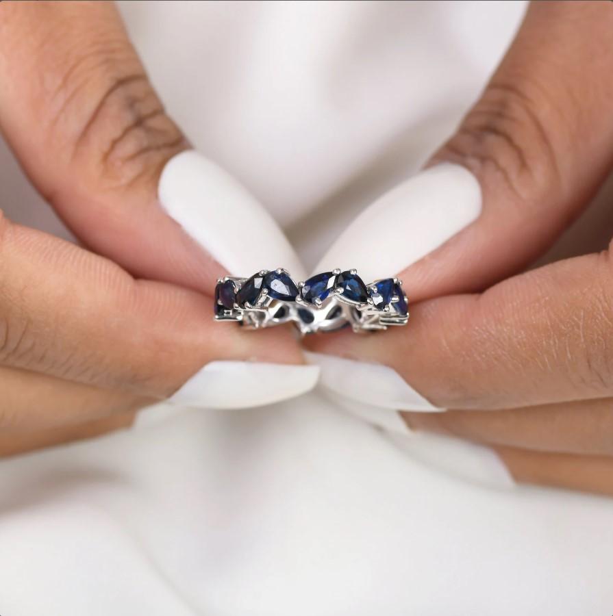 Women's Natural 4.04 cts blue sapphire zig zag ring in 18k gold For Sale
