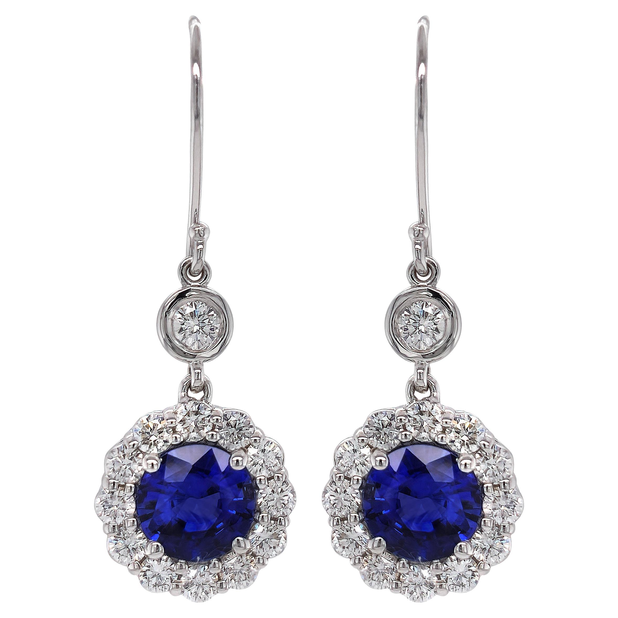 Boucles d'oreilles en or blanc 18 carats serties de saphirs bleus naturels de 2,24 carats et diamants
