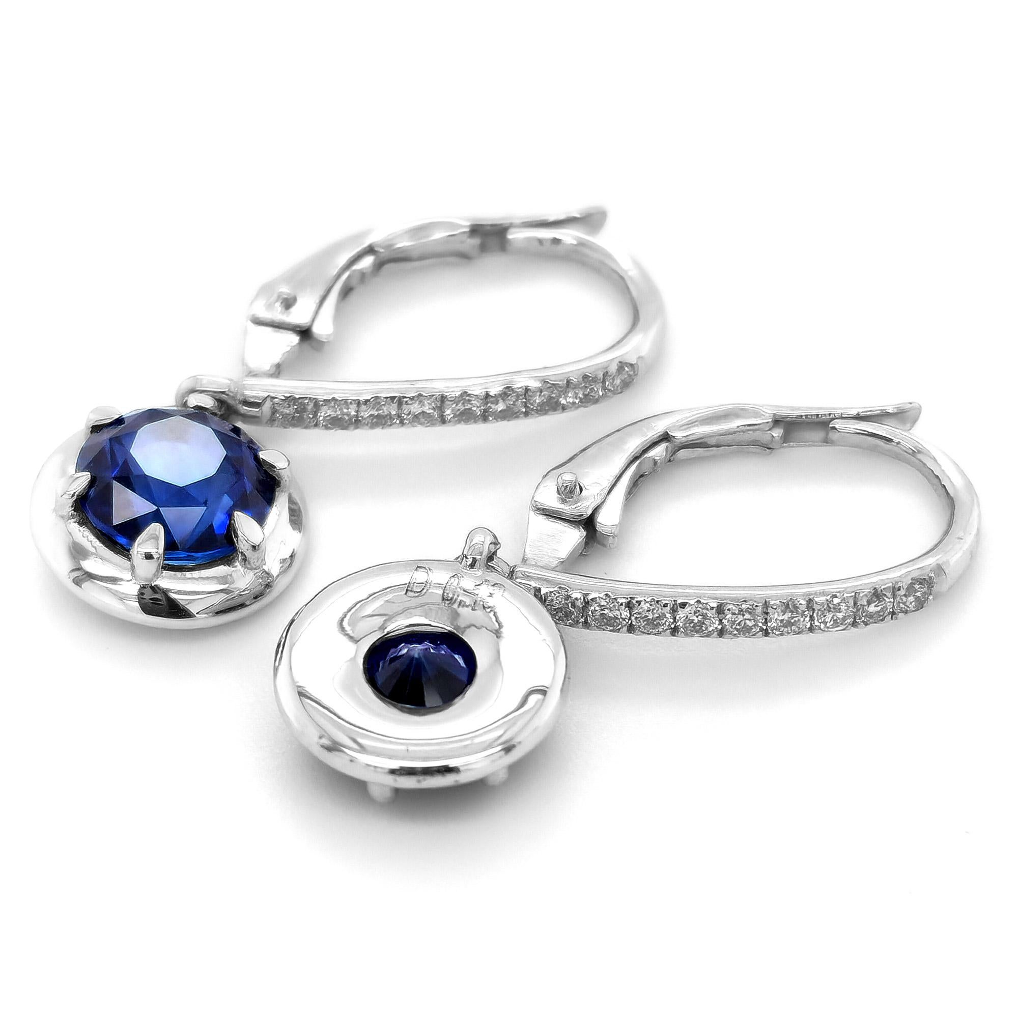 Natürliche blaue Saphire 2,60 Karat in 14K Weißgold Ohrringe mit Diamanten gefasst Damen im Angebot
