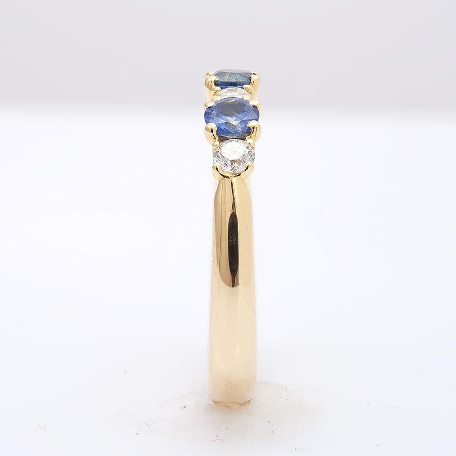 Bague en or jaune 18 carats avec diamants et saphirs bleus naturels 0,56 carat Neuf - En vente à Los Angeles, CA