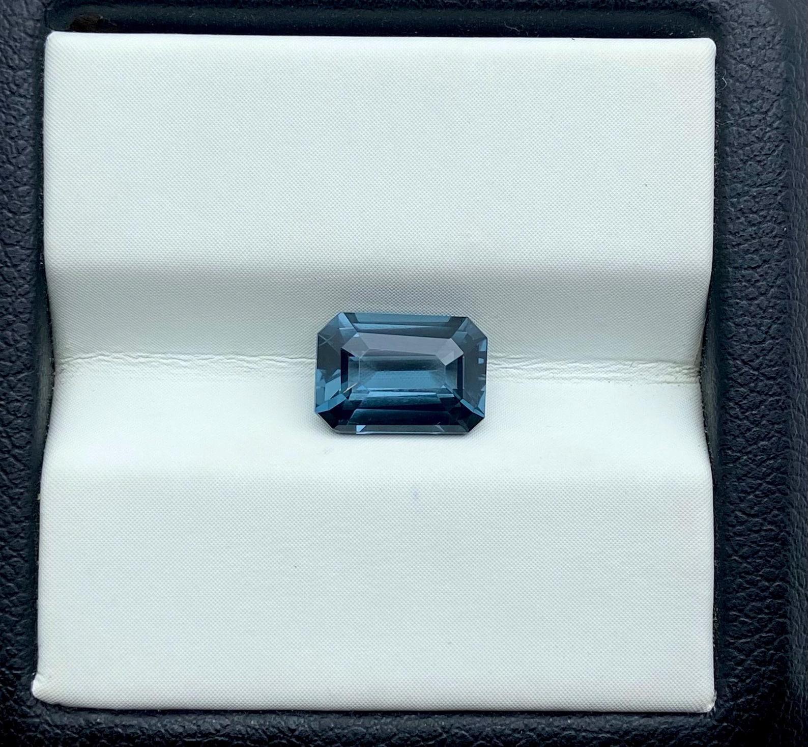 da uomo o donna Gemma naturale Spinello Blu 1,95 ct., taglio ottagonale, origine Tanzania. Certificato in vendita