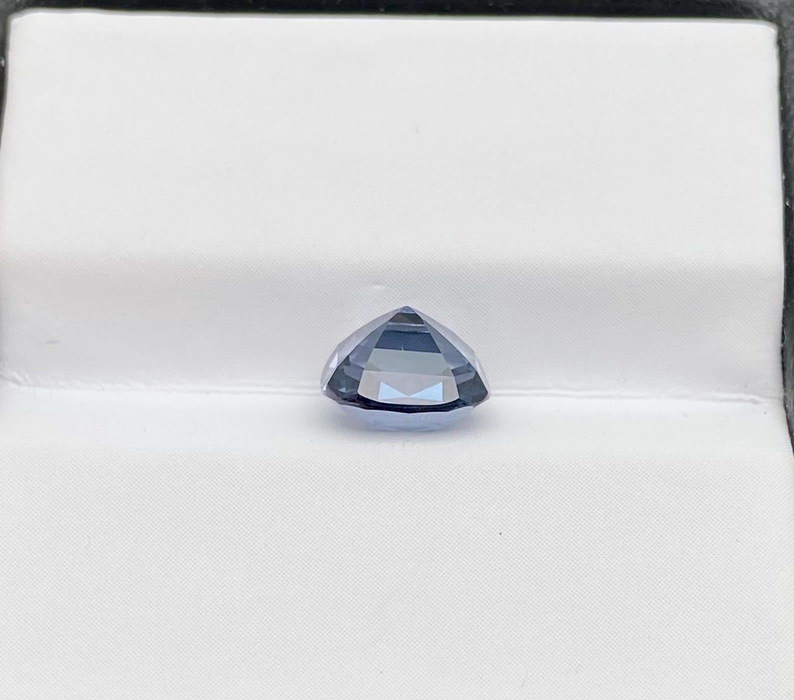 Gemma sciolta di Spinello blu Nature da 2,07 ct. Certificato, Cuscino Origine Tanzania in vendita 5