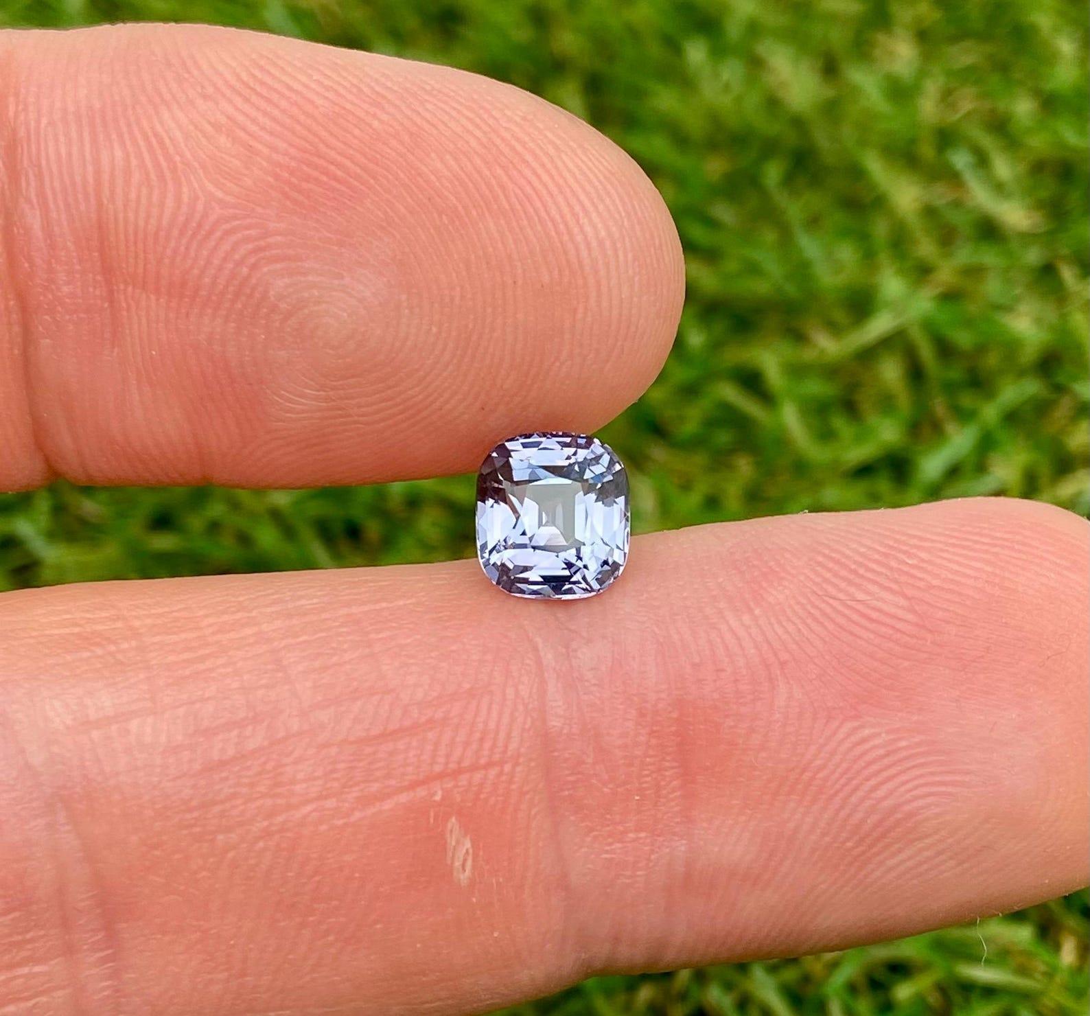 Gemma sciolta di Spinello blu Nature da 2,07 ct. Certificato, Cuscino Origine Tanzania in vendita 6
