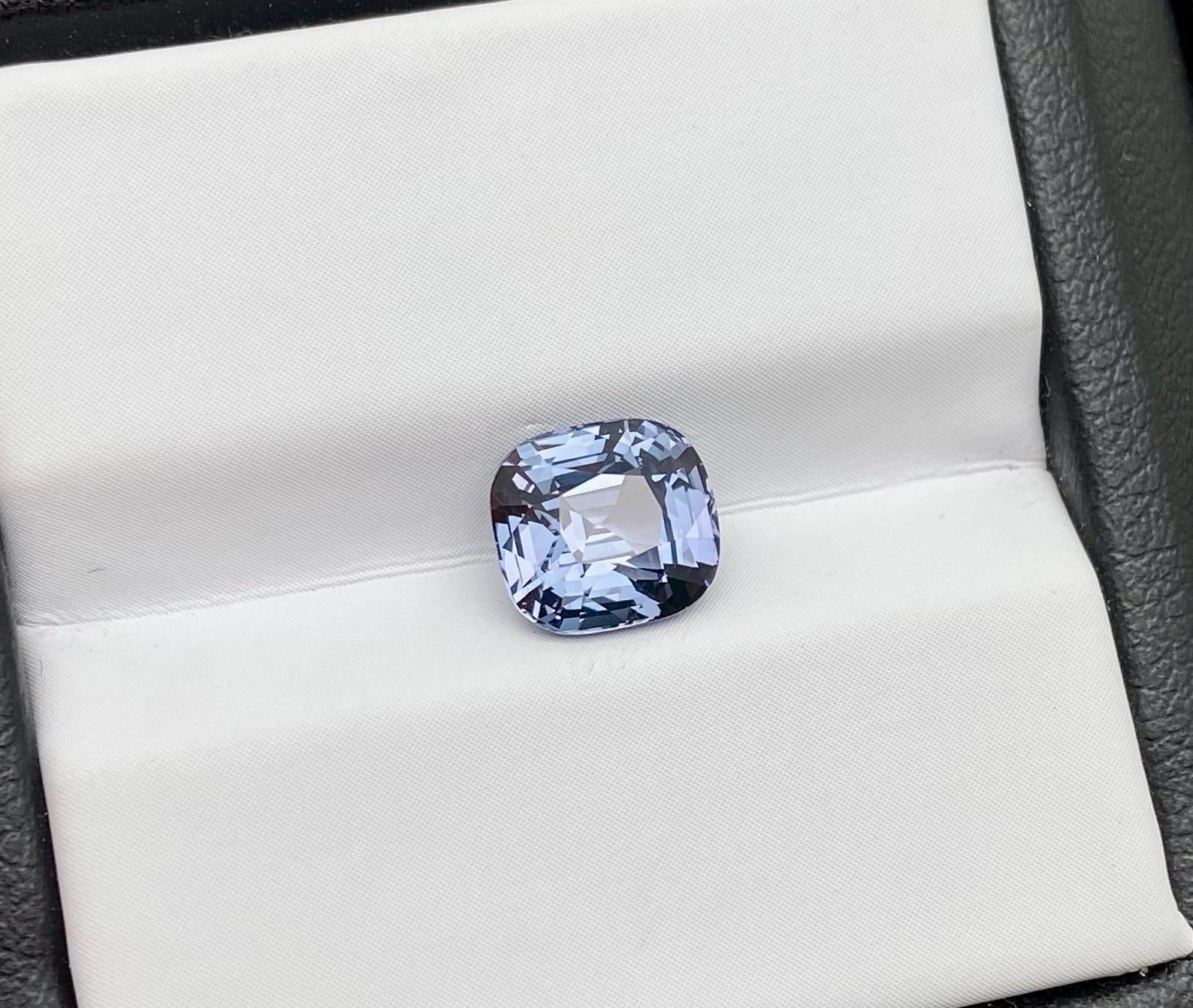 Gemma sciolta di Spinello blu Nature da 2,07 ct. Certificato, Cuscino Origine Tanzania In condizioni Nuovo in vendita a Daugavpils, LV