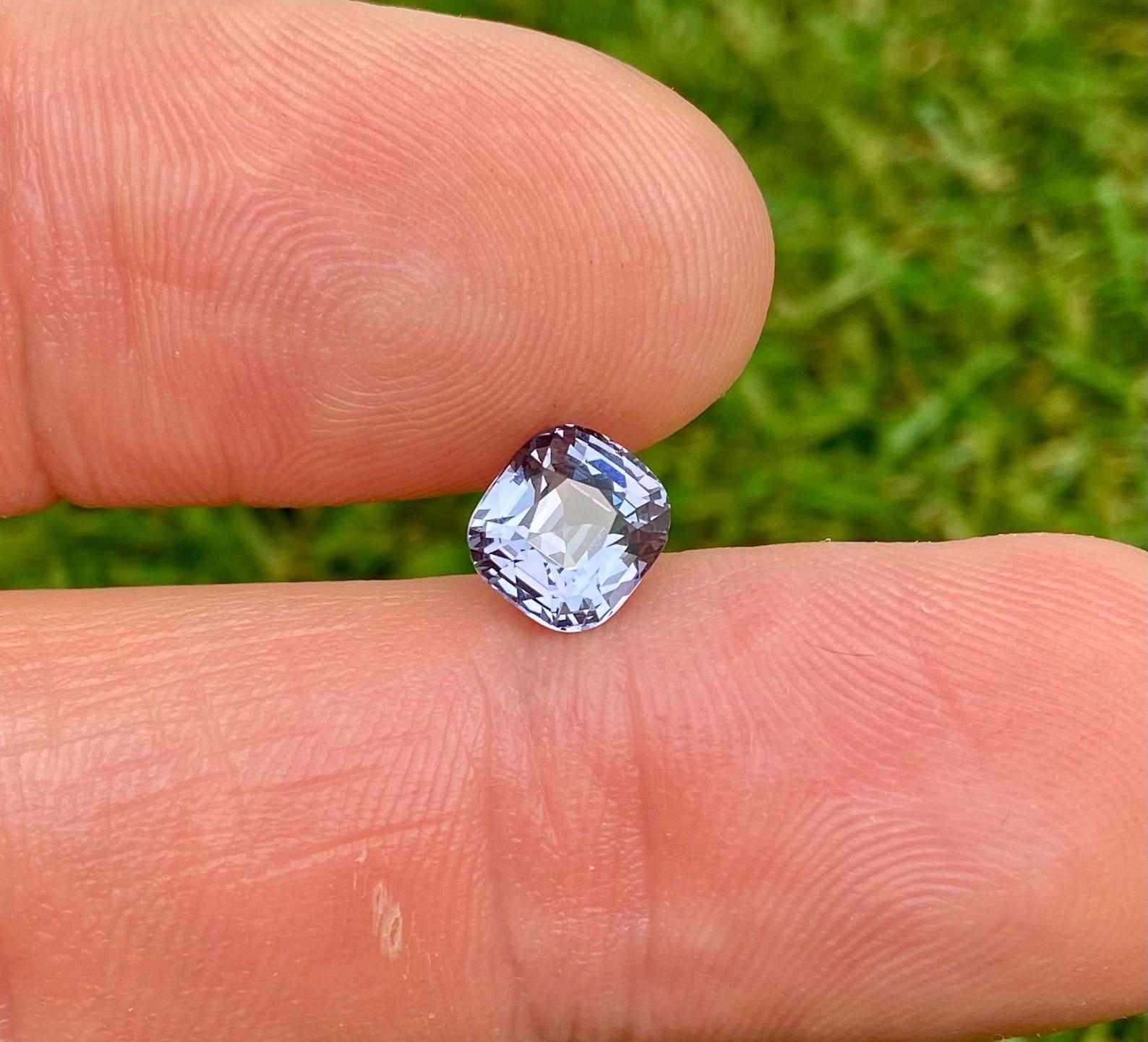 da uomo o donna Gemma sciolta di Spinello blu Nature da 2,07 ct. Certificato, Cuscino Origine Tanzania in vendita