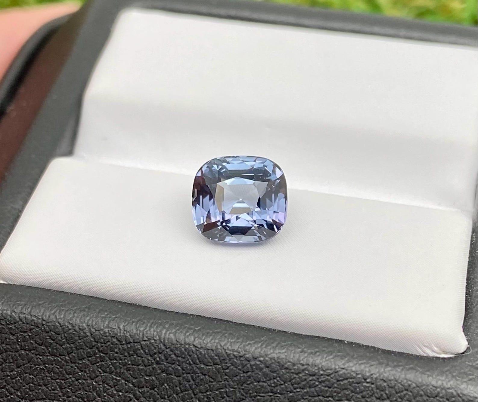 Gemma sciolta di Spinello blu Nature da 2,07 ct. Certificato, Cuscino Origine Tanzania in vendita 4