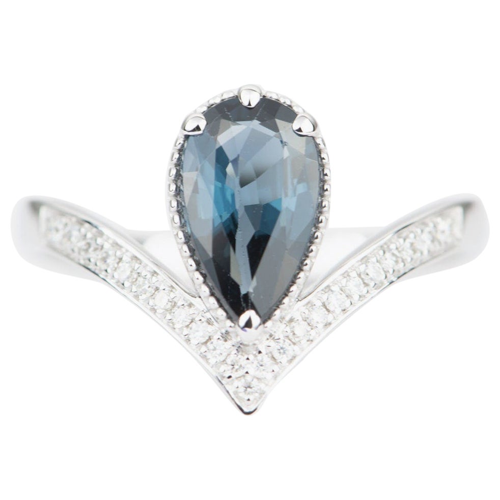 Espinela azul natural Anillo de compromiso único Oro blanco de 14 quilates Milgrain AD2192 en venta