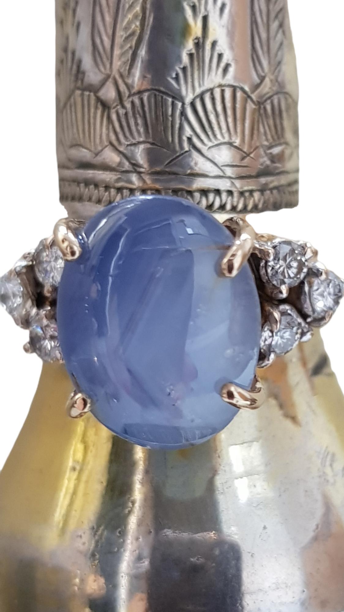 GIA Certified Natural  Blue Star  Ceylon (Sri Lanka) Sapphire and Diamond Ring  In Good Condition For Sale In OVIEDO, AS