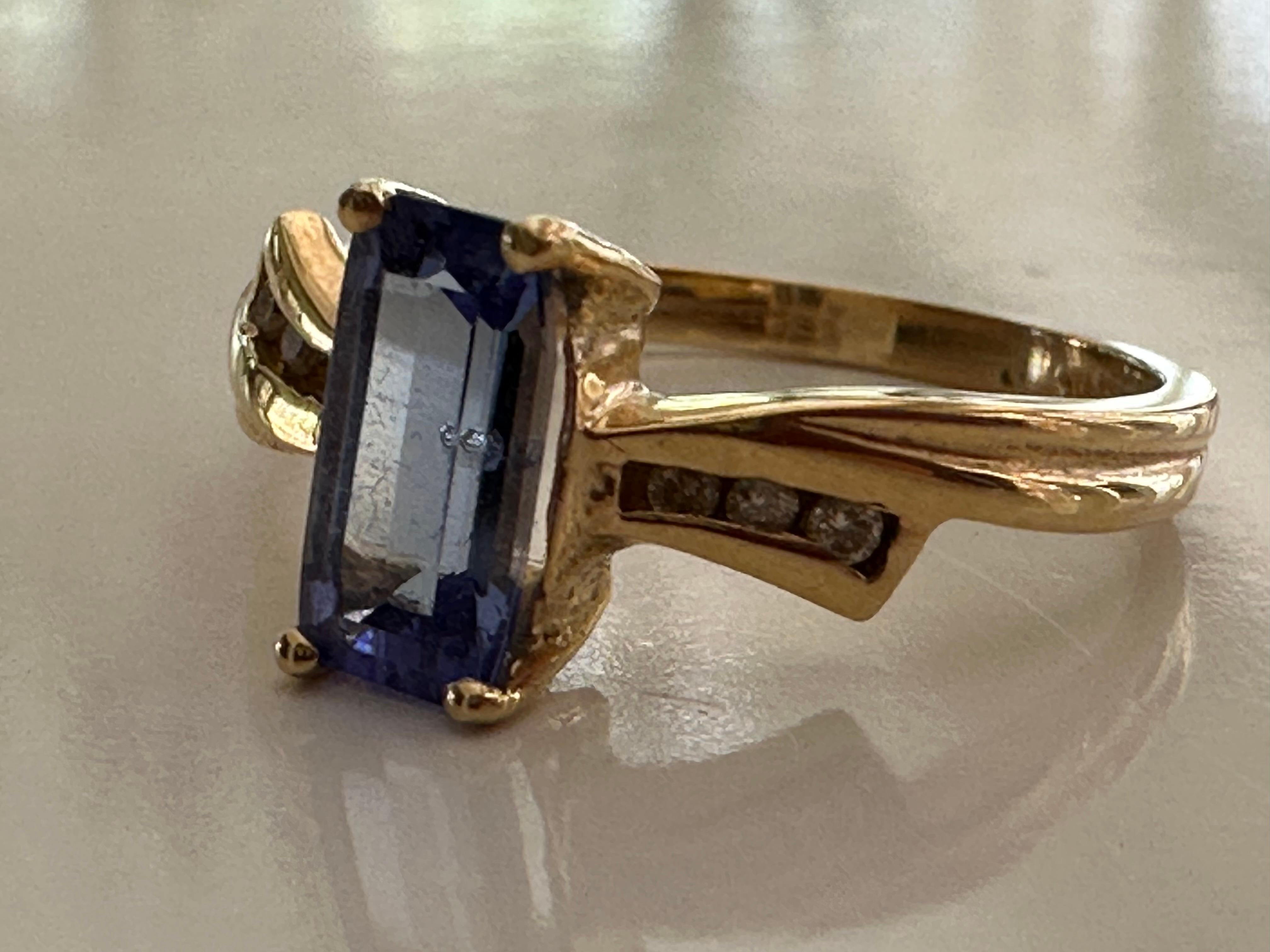 Natural Blue Tanzanite and Diamond Bow Ring  In Good Condition For Sale In Denver, CO