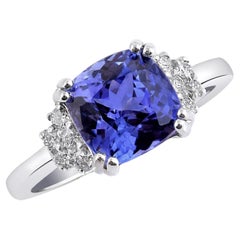 Gemma di tanzanite blu naturale da 3,21 carati in anello d'oro bianco 14K con diamanti