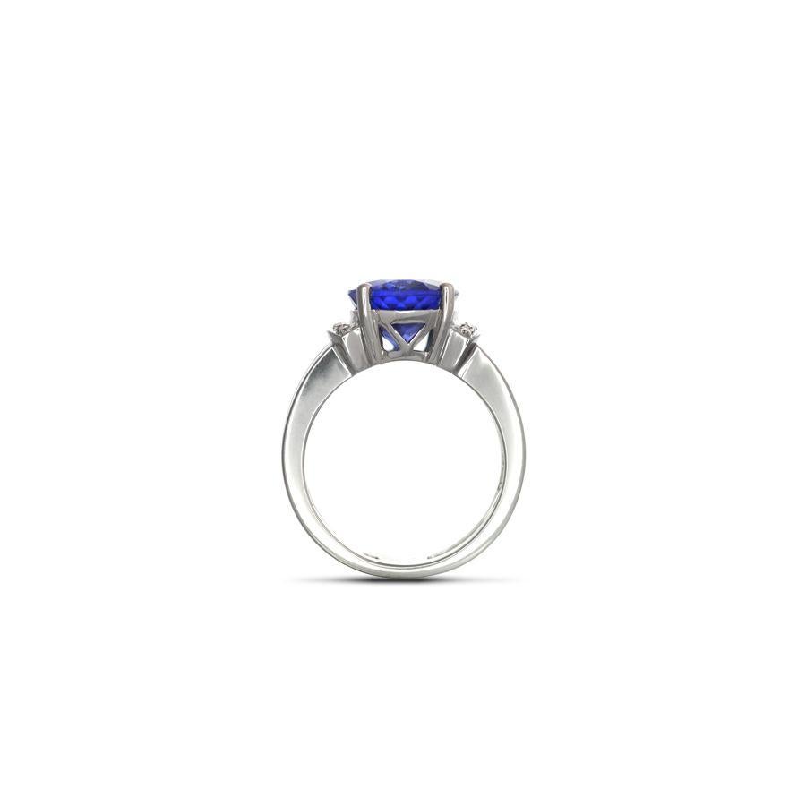 Natürlicher blauer Tansanit Edelstein 5,46 Karat in 18K Weißgold Ring mit Diamanten Damen im Angebot